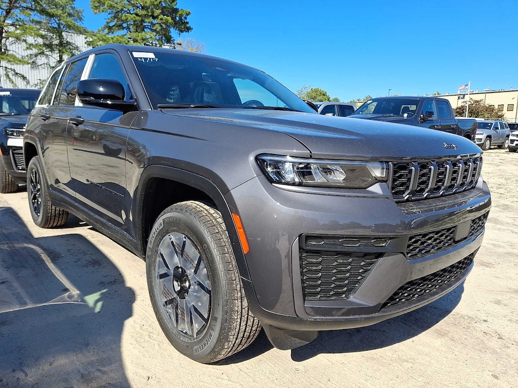 New 2026 Jeep Grand Cherokee Laredo Altitude Sport Utility