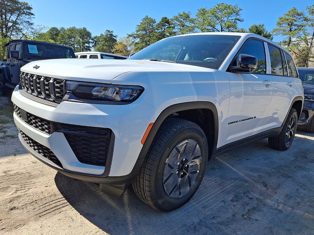 New 2026 Jeep Grand Cherokee Laredo Altitude Sport Utility
