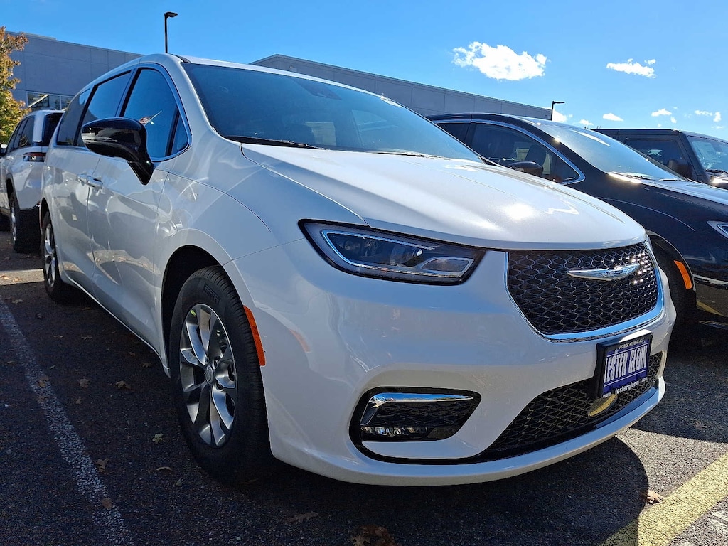 New 2026 Chrysler Pacifica Limited Passenger Van