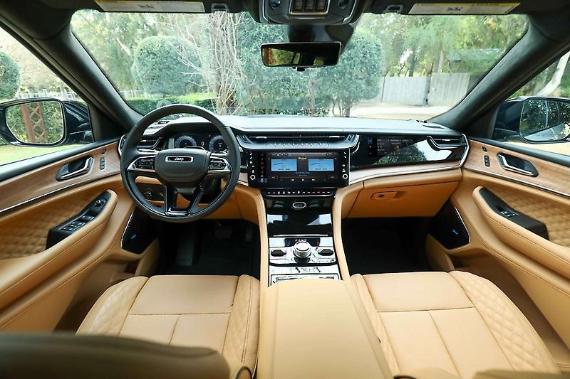 2026 Jeep Grand Cherokee L Interior Features