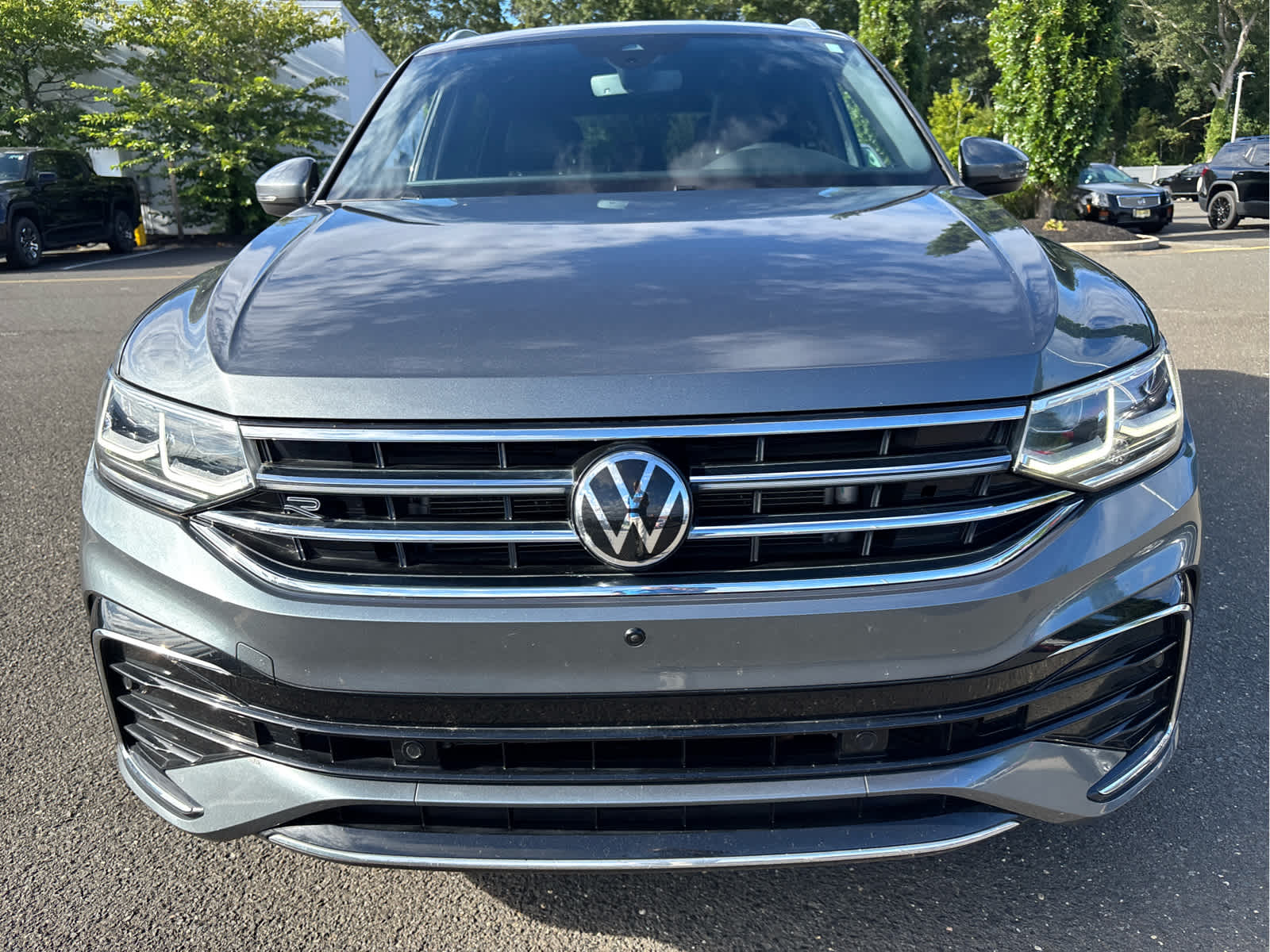 2022 Volkswagen Tiguan SEL Premium R-Line photo 2