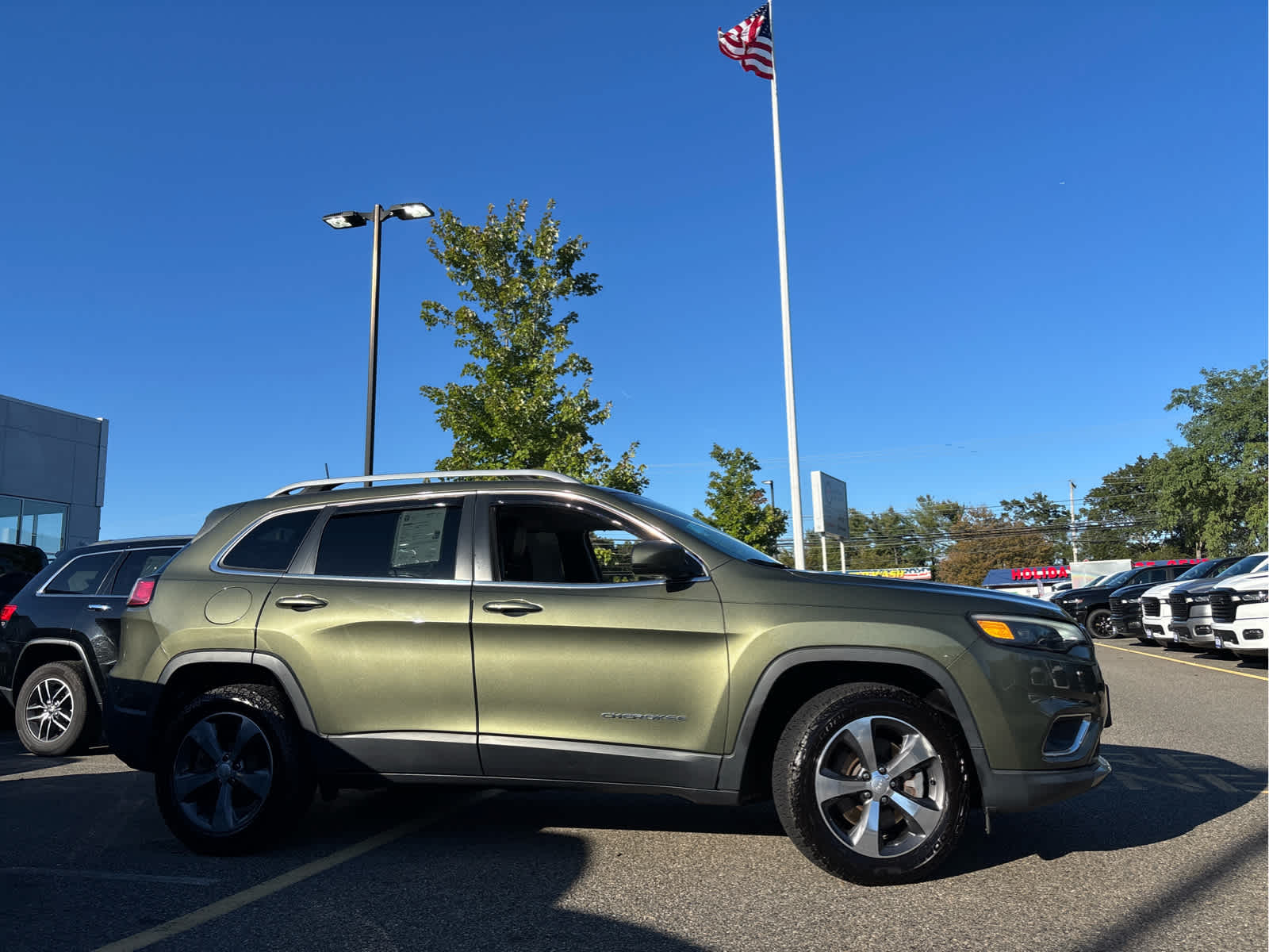 2019 Jeep Cherokee Limited photo 3