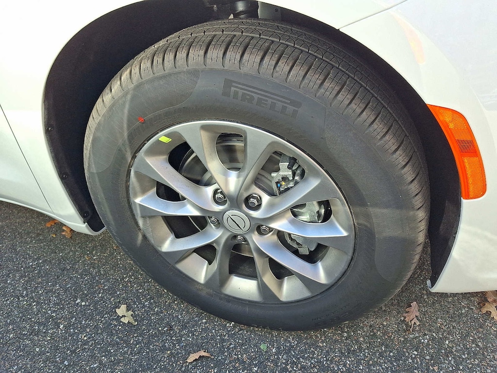 New 2026 Chrysler Pacifica Limited Passenger Van