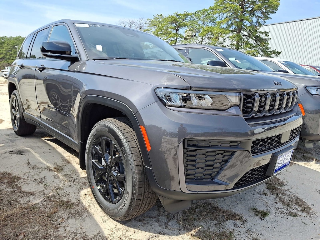 New 2026 Jeep Grand Cherokee Laredo Altitude Sport Utility
