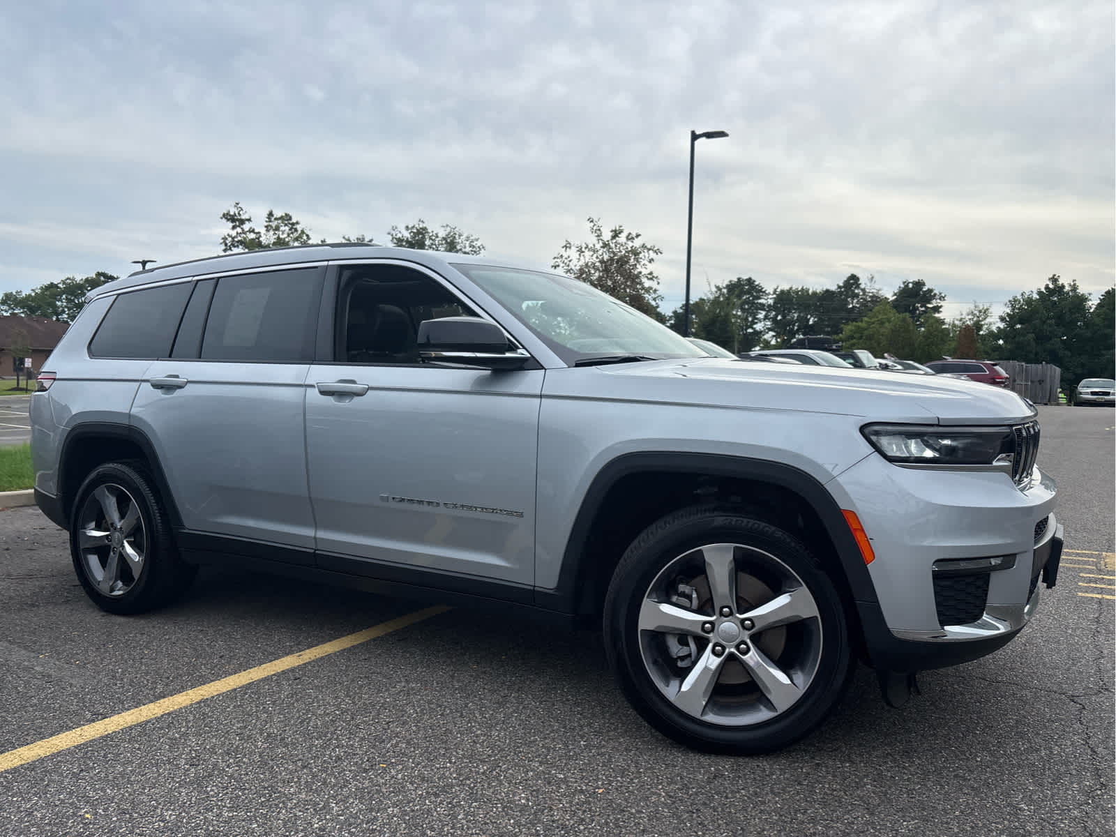 2021 Jeep Grand Cherokee Limited photo 2