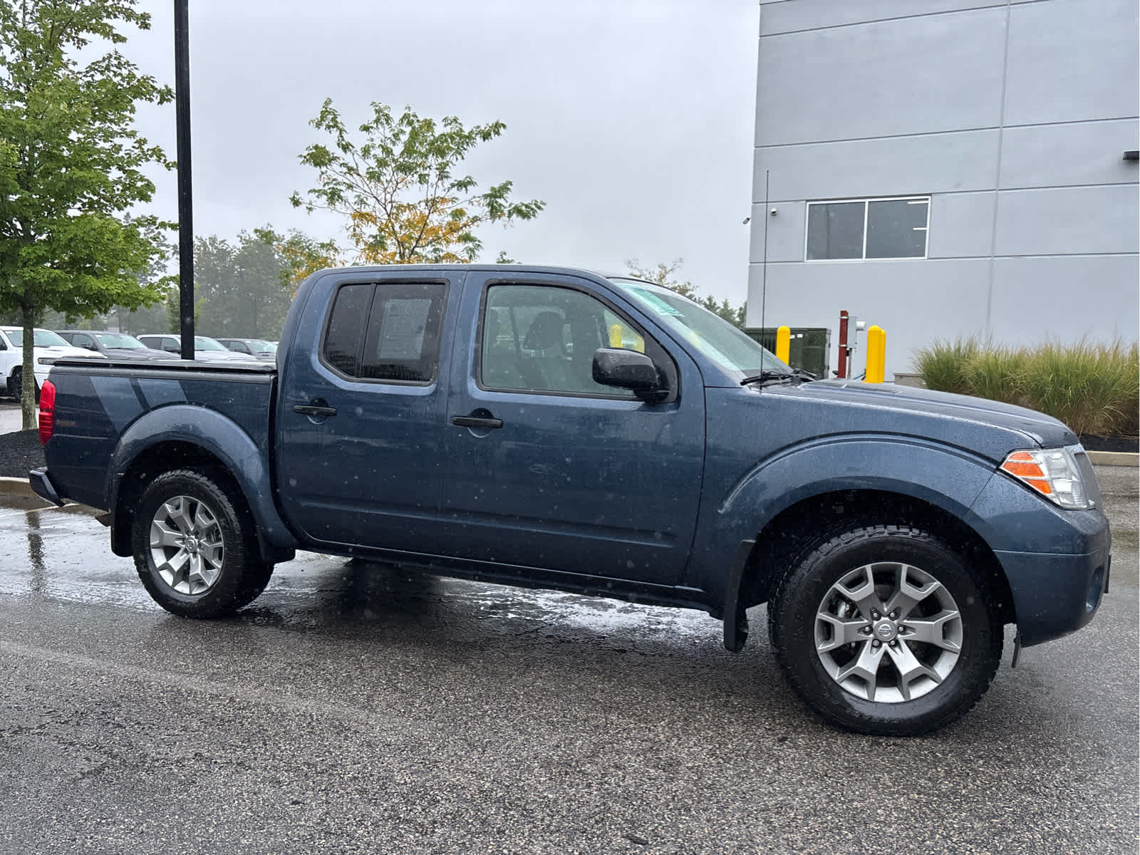2020 Nissan Frontier SV photo 2