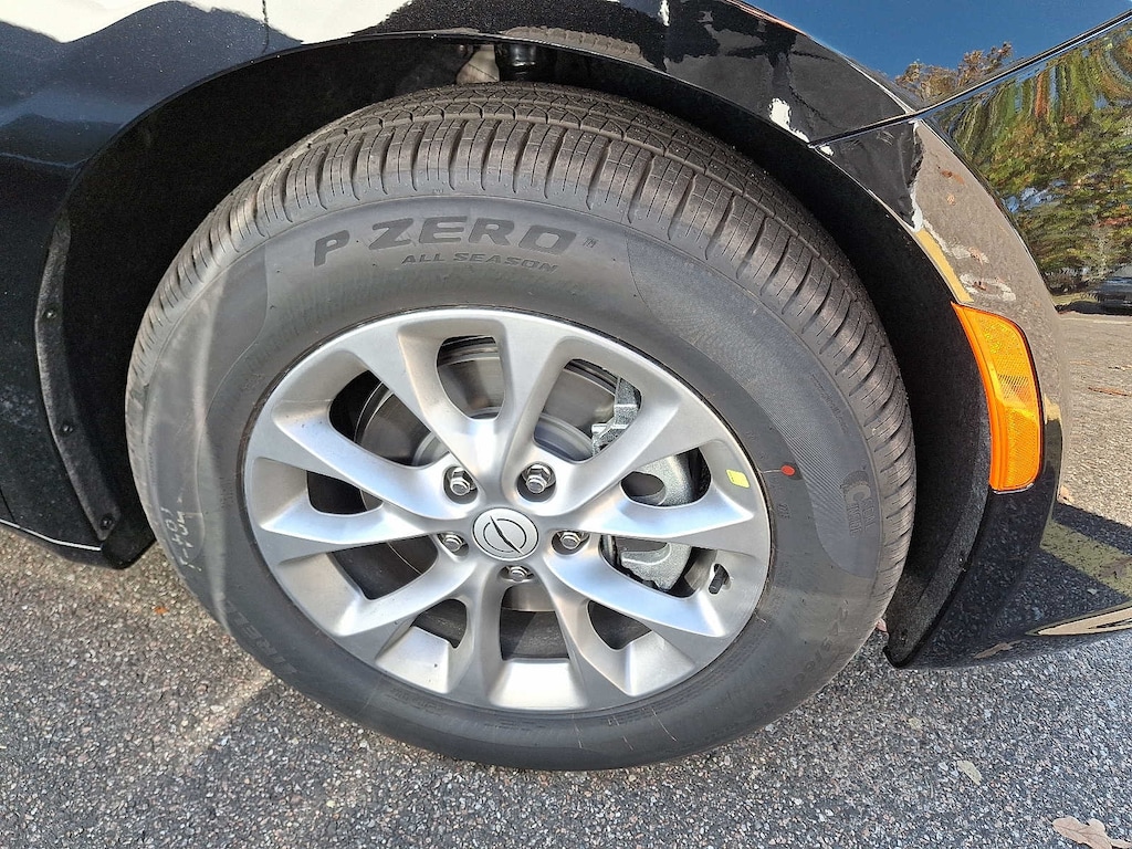 New 2026 Chrysler Pacifica Limited Passenger Van