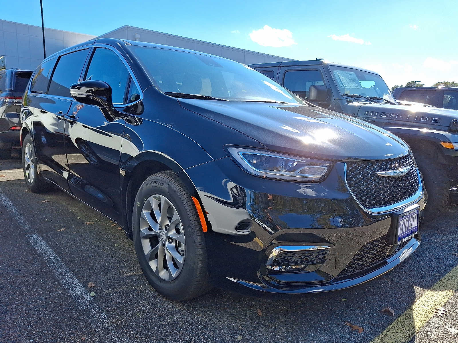 2026 Chrysler Pacifica Limited's photo