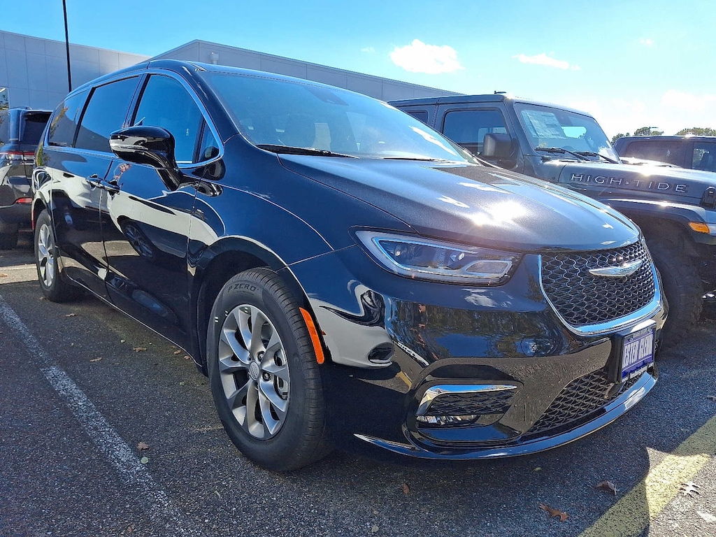 New 2026 Chrysler Pacifica Limited Passenger Van