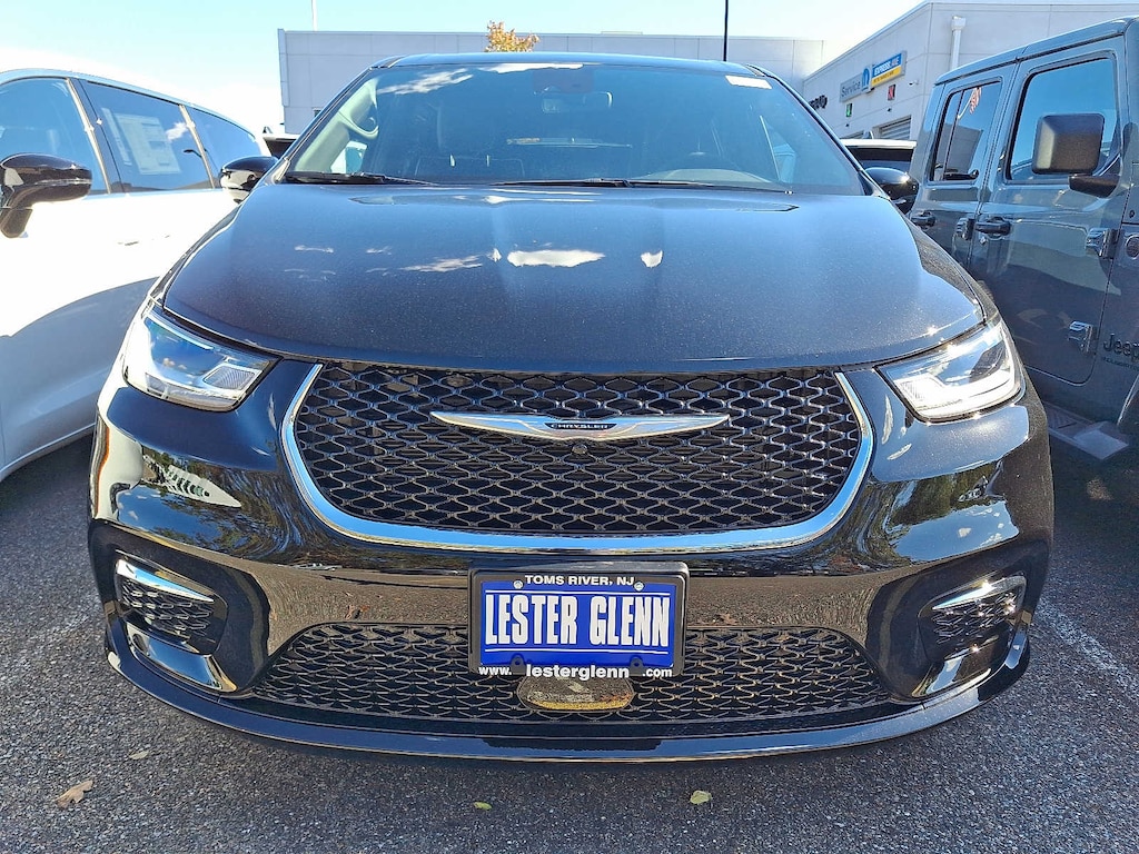 New 2026 Chrysler Pacifica Limited Passenger Van