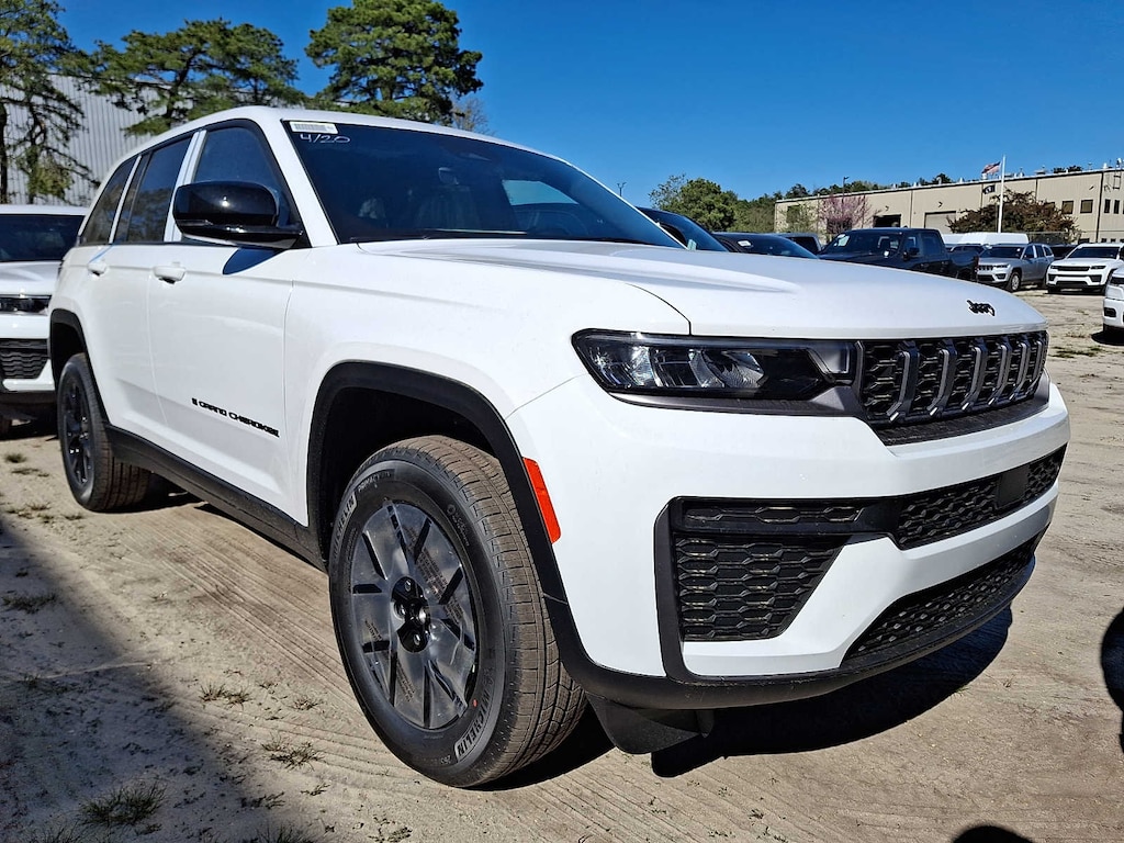 New 2026 Jeep Grand Cherokee Laredo Altitude Sport Utility