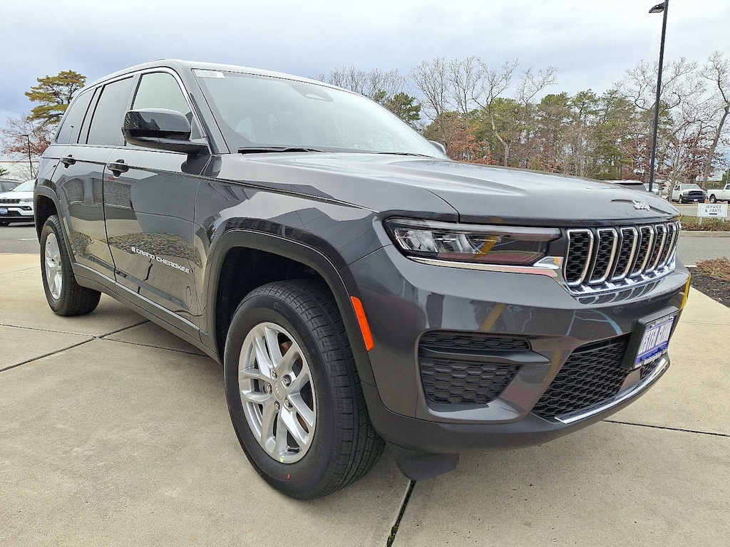 New 2025 Jeep Grand Cherokee Laredo Sport Utility
