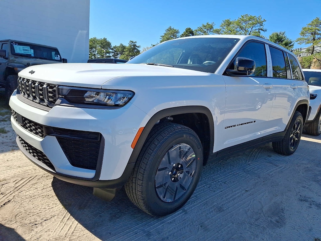 New 2026 Jeep Grand Cherokee Laredo Altitude Sport Utility