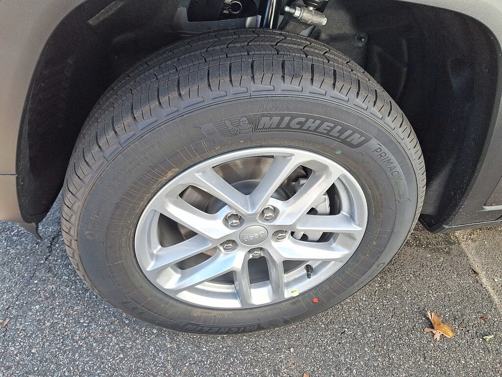 New 2025 Jeep Grand Cherokee Laredo X Sport Utility