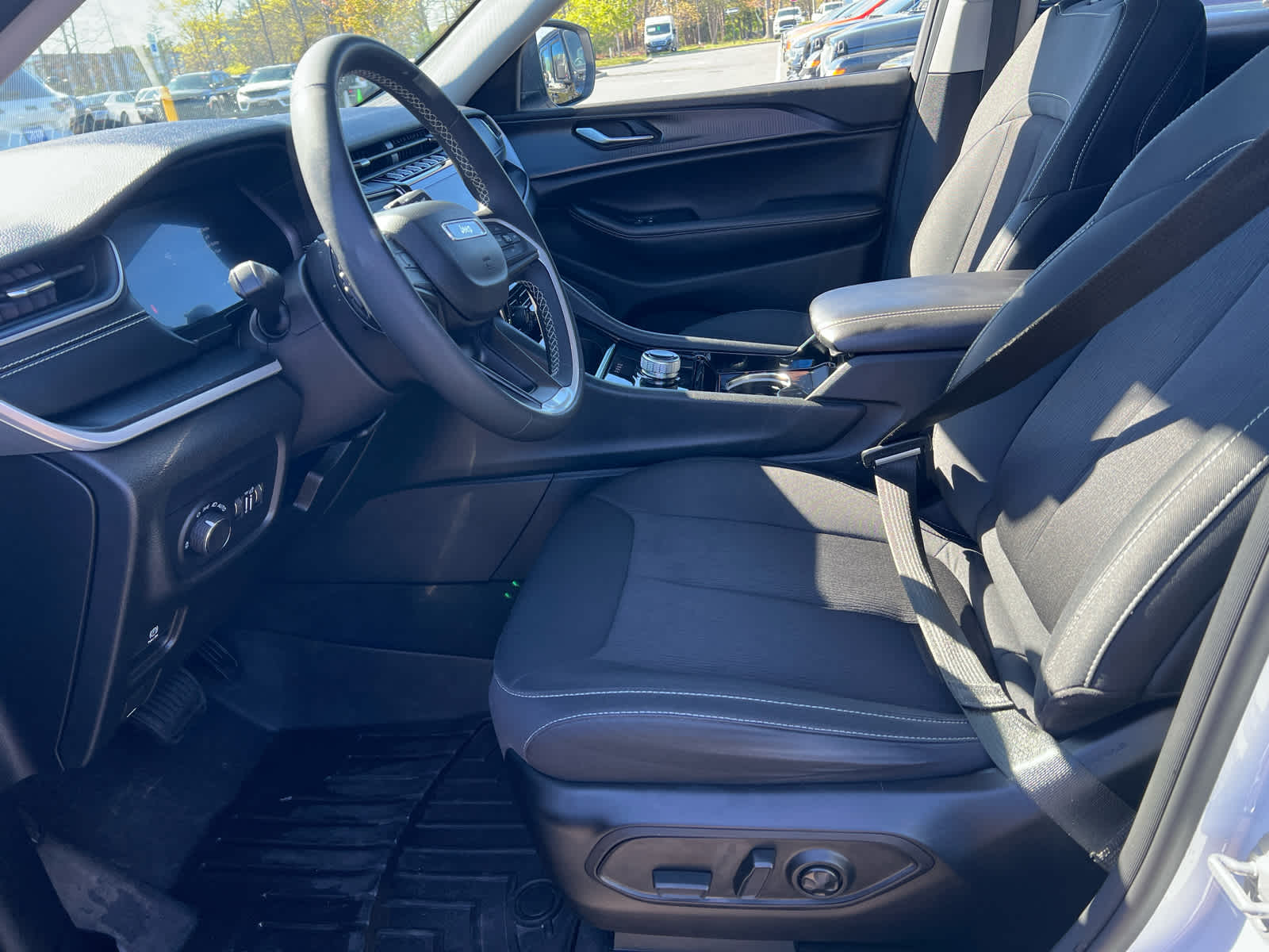 2023 Jeep Grand Cherokee Laredo - Photo 9