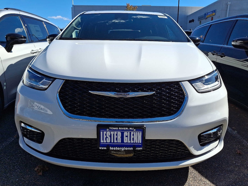 New 2026 Chrysler Pacifica Limited Passenger Van