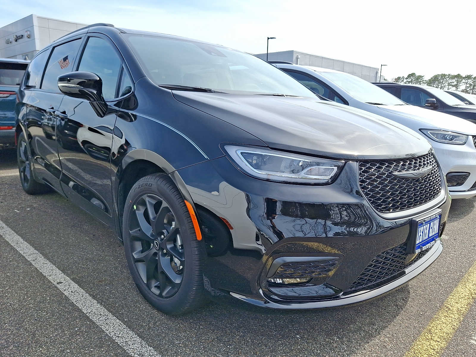 2026 Chrysler Pacifica Limited's photo