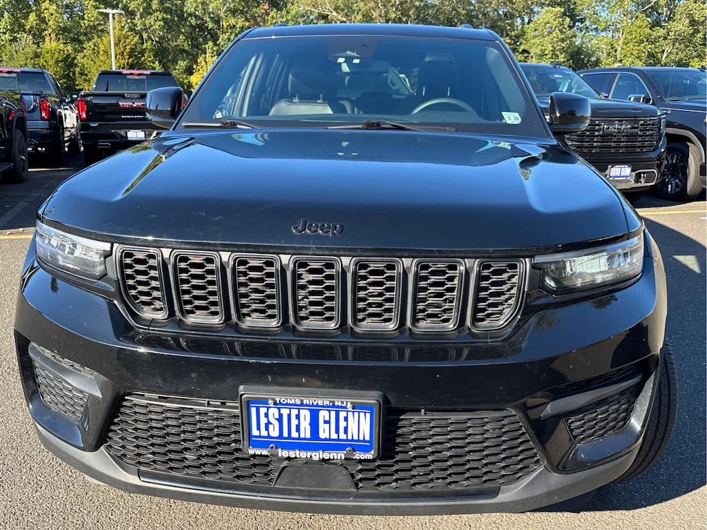 Used 2023 Jeep Grand Cherokee Altitude SUV