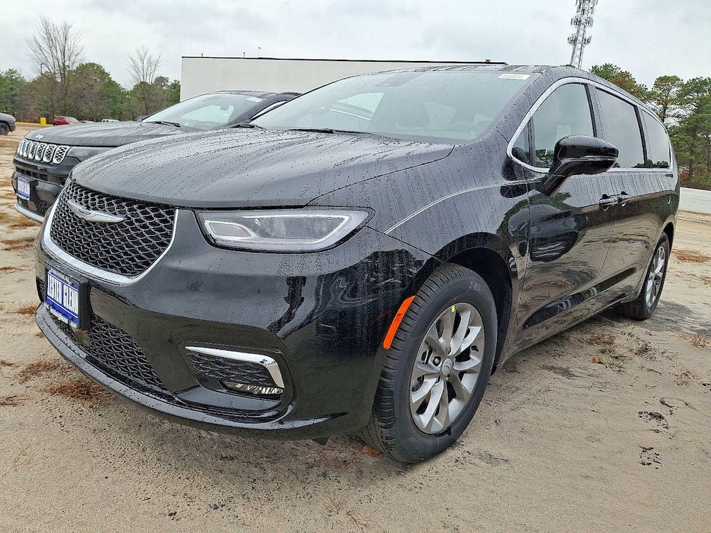 New 2026 Chrysler Pacifica Limited Passenger Van