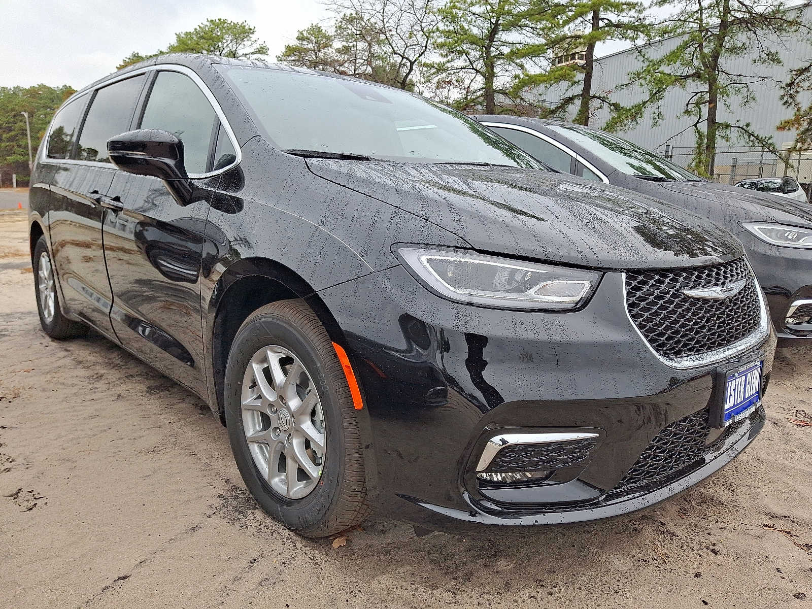 2026 Chrysler Pacifica Select's photo