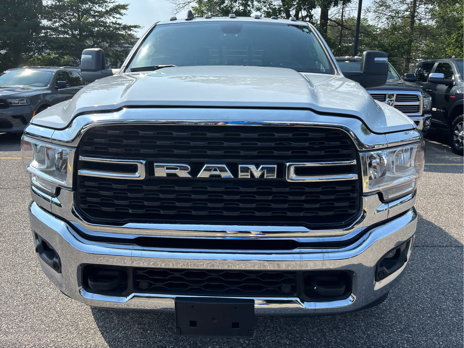 2023 Ram 3500 SLT photo 4