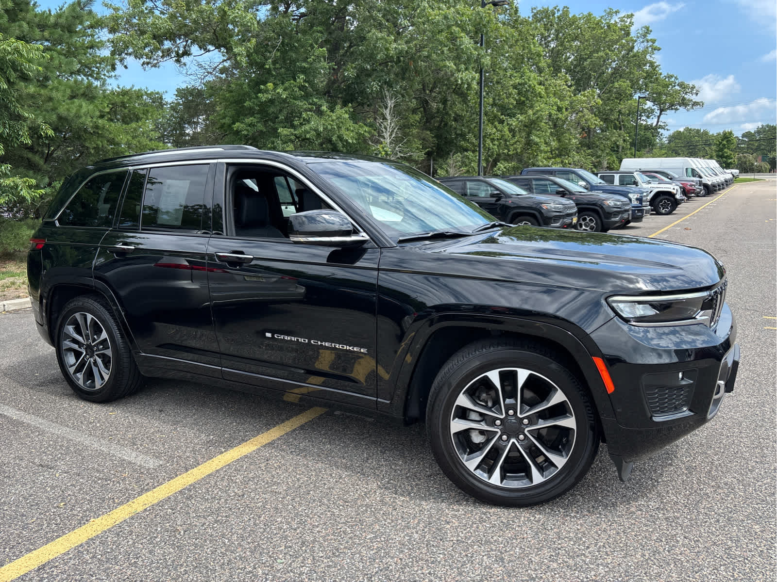 2023 Jeep Grand Cherokee Overland photo 3