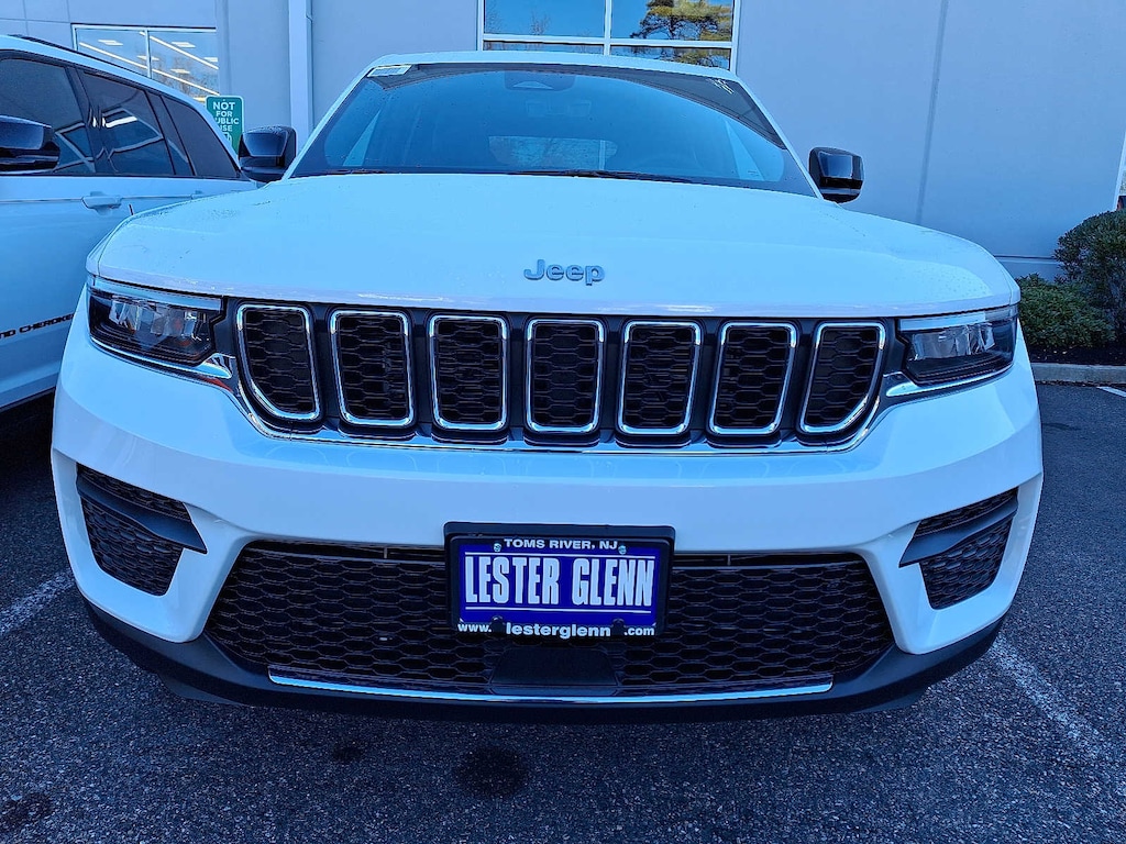 New 2025 Jeep Grand Cherokee LAREDO X 4X4 Sport Utility