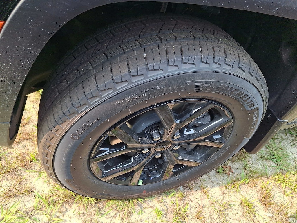 New 2026 Jeep Grand Cherokee L Laredo Altitude Sport Utility