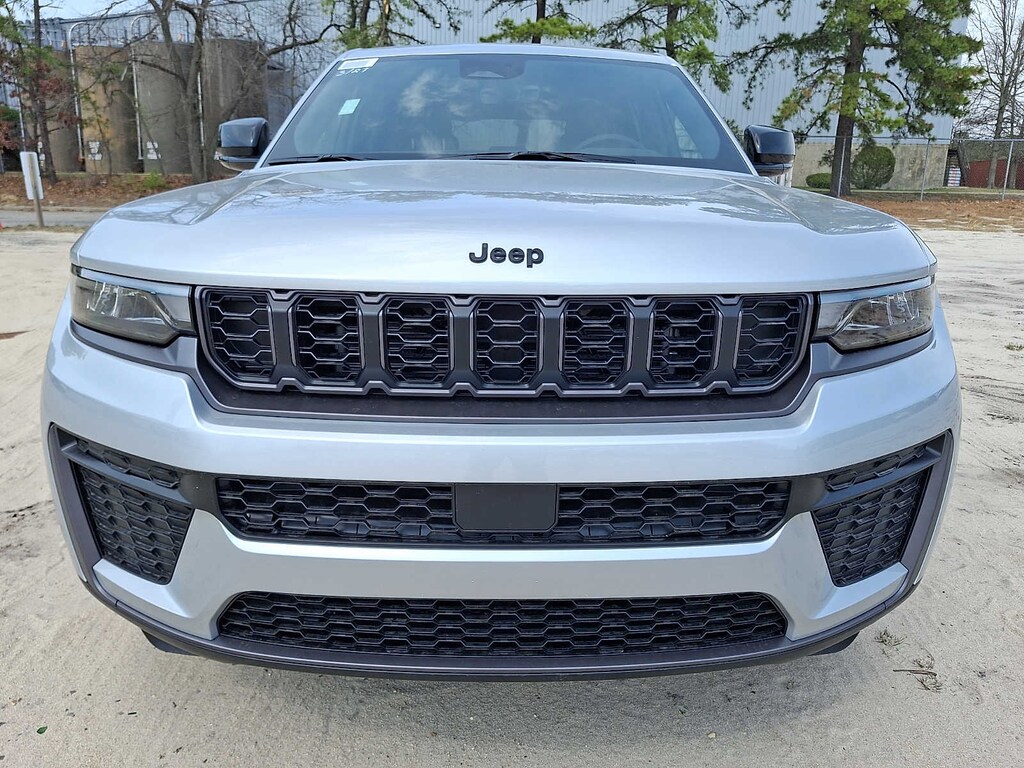 New 2026 Jeep Grand Cherokee Laredo Altitude Sport Utility
