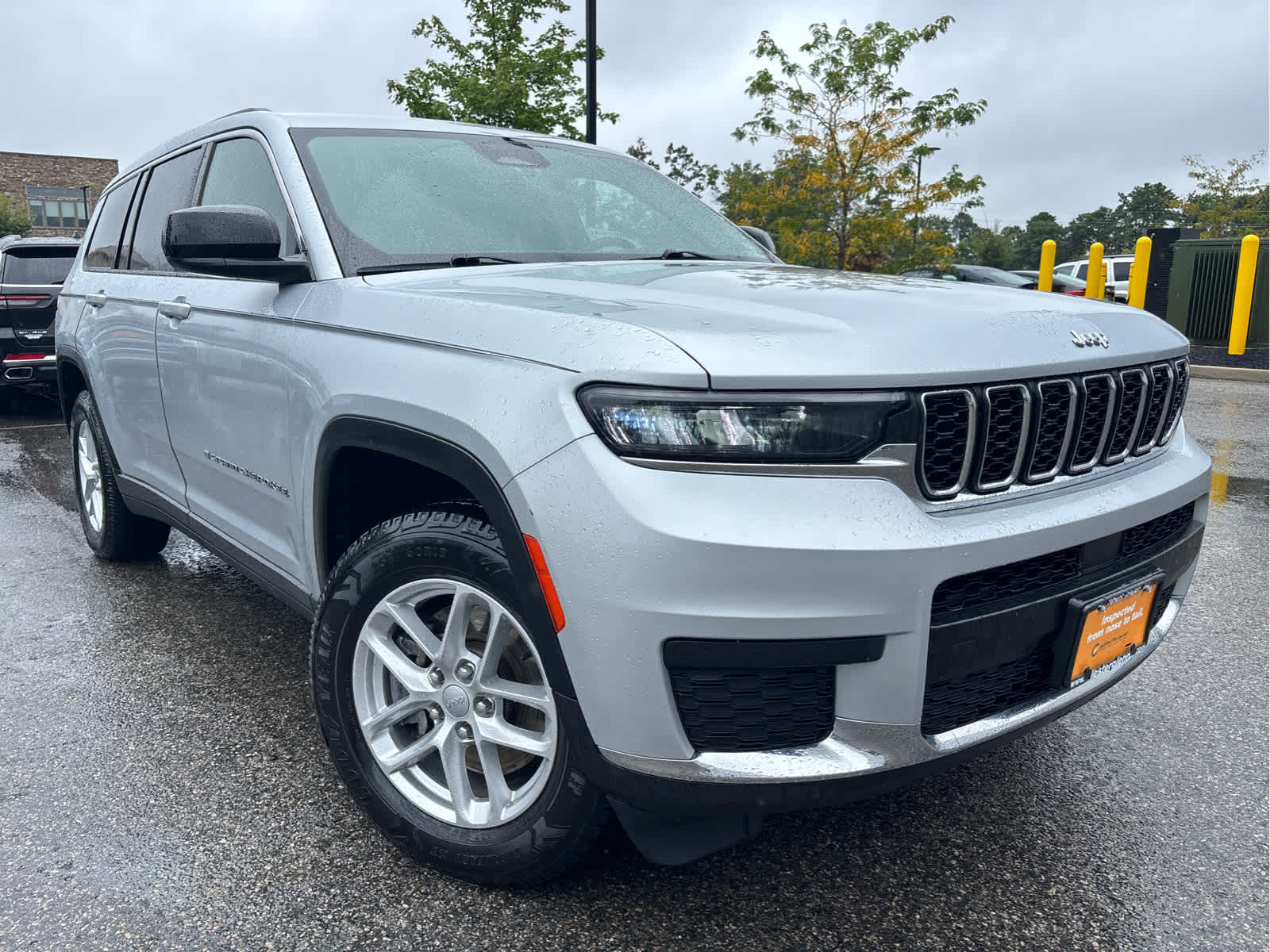2021 Jeep Grand Cherokee Laredo photo 2