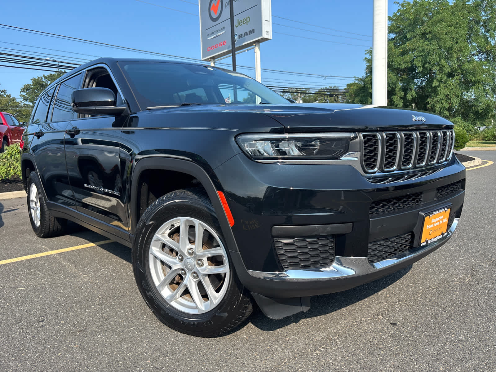 2022 Jeep Grand Cherokee Laredo photo 2