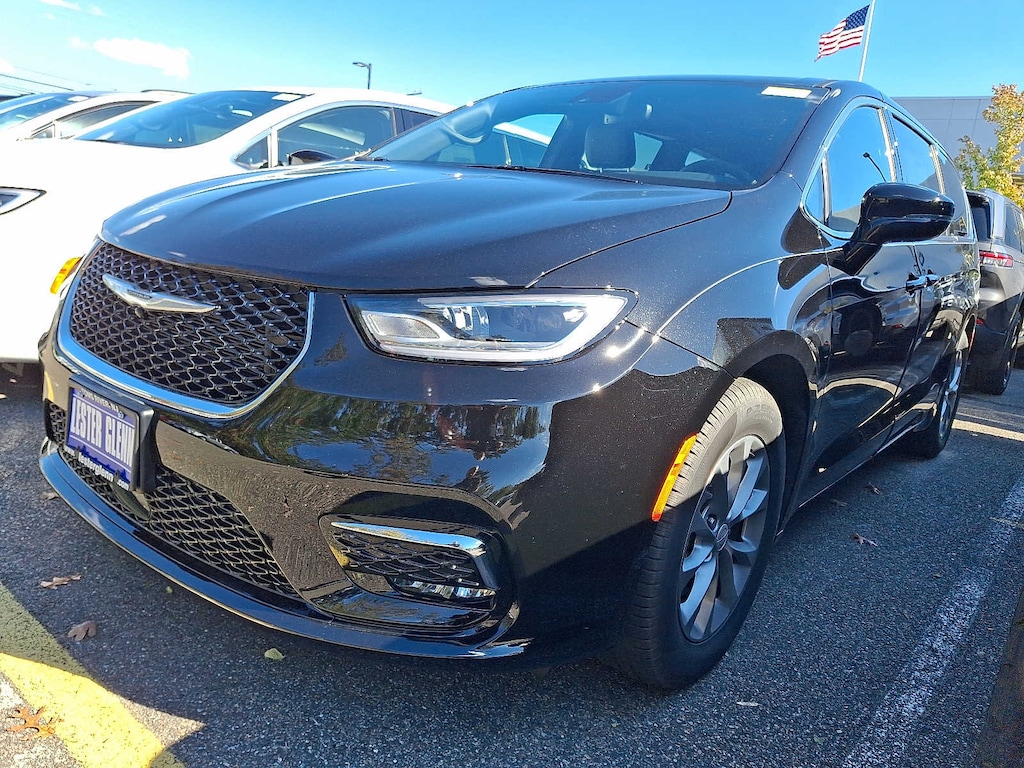 New 2026 Chrysler Pacifica Limited Passenger Van