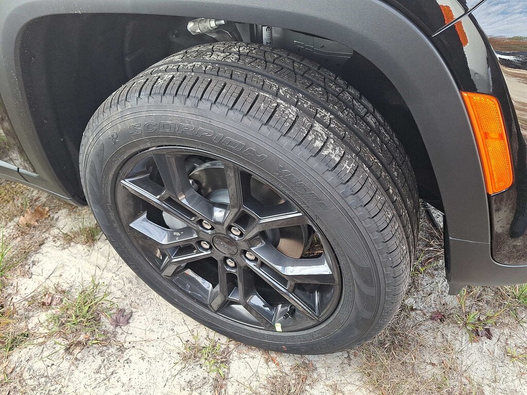 New 2025 Jeep Grand Cherokee Limited Sport Utility