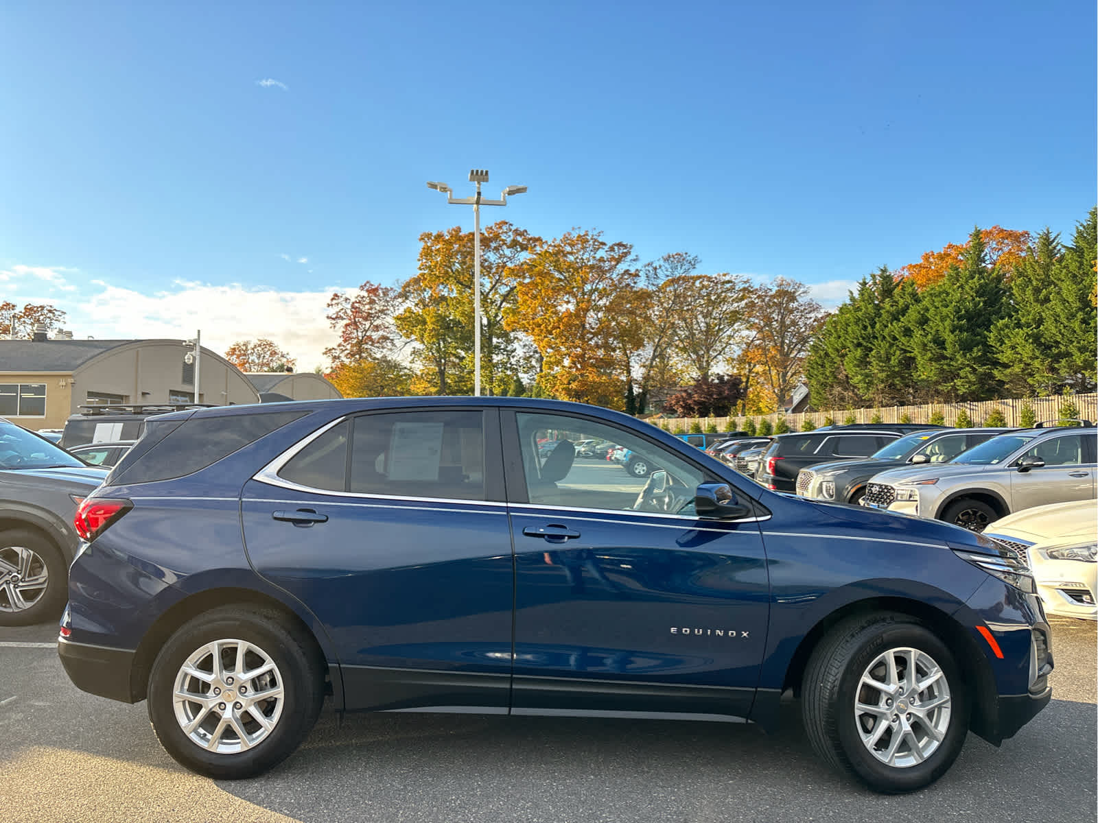 2023 Chevrolet Equinox LT photo 2