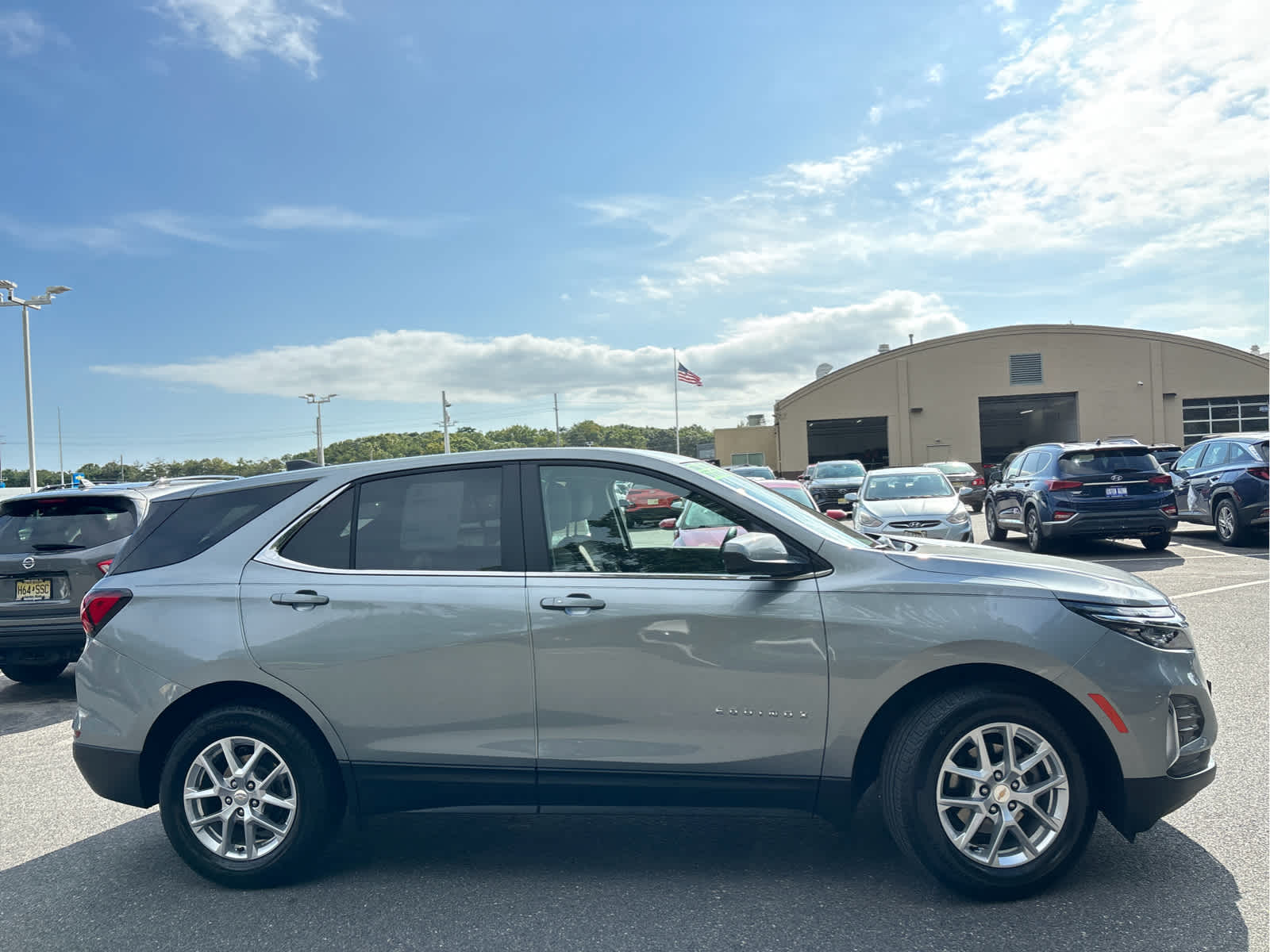 2024 Chevrolet Equinox photo 2