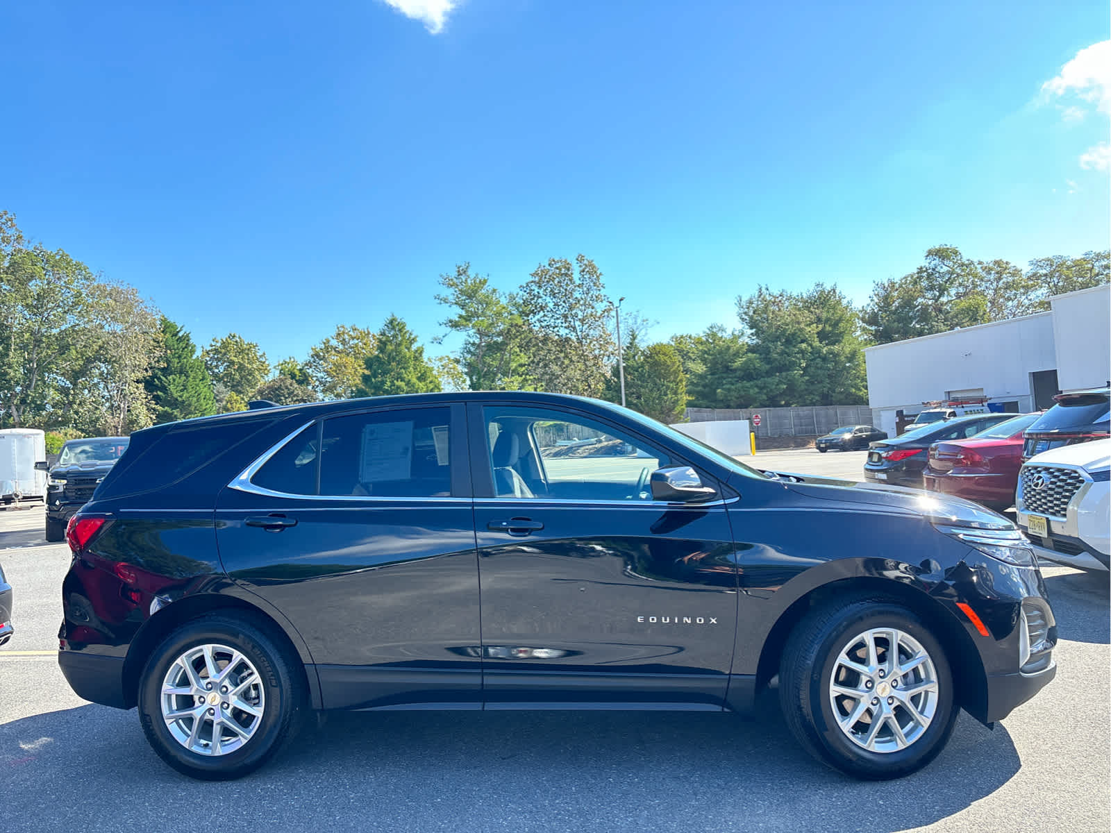 2022 Chevrolet Equinox photo 2