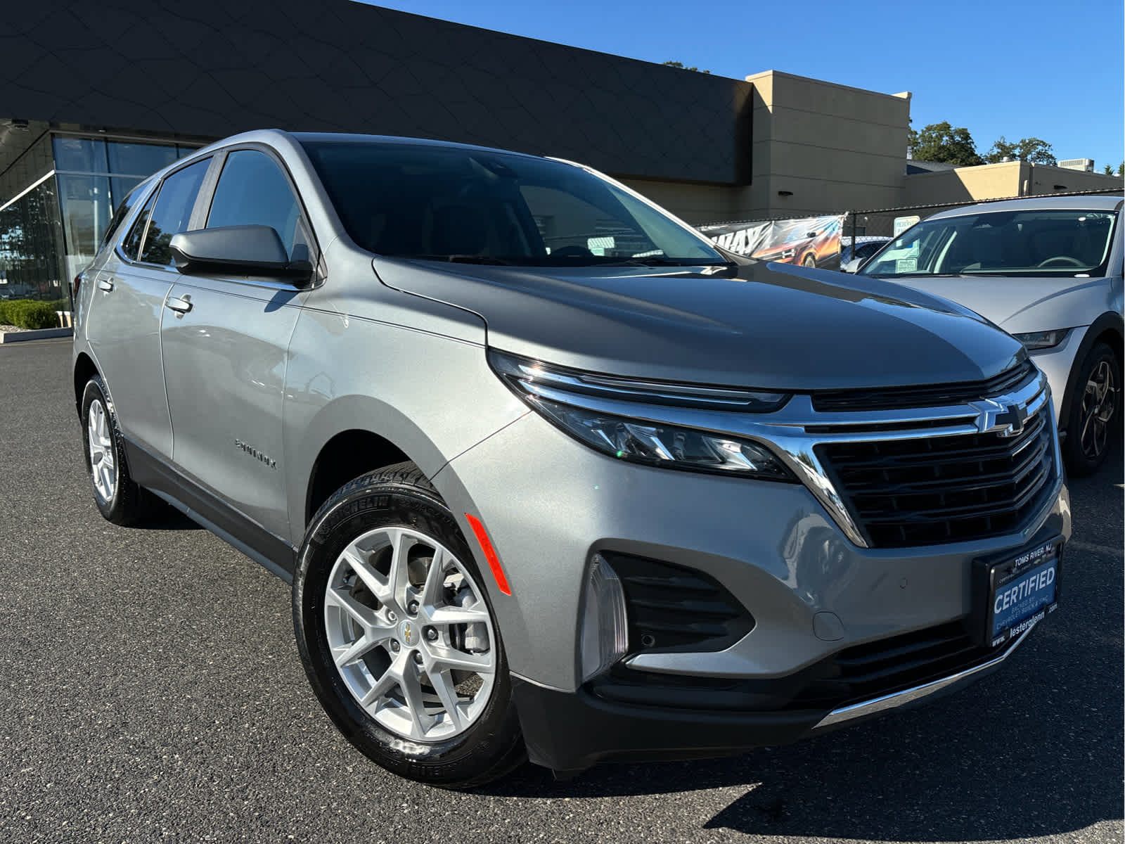 2024 Chevrolet Equinox LT photo 2