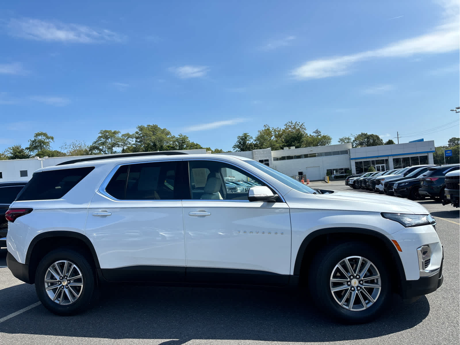 2023 Chevrolet Traverse Leather photo 3