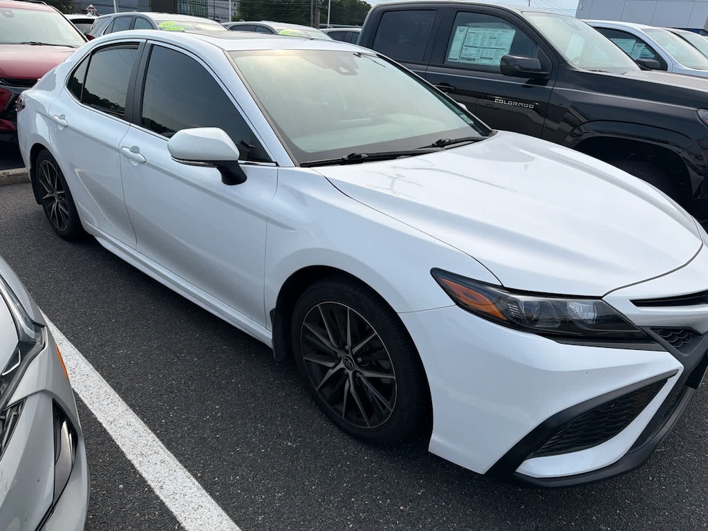 Used 2022 Toyota Camry SE Sedan