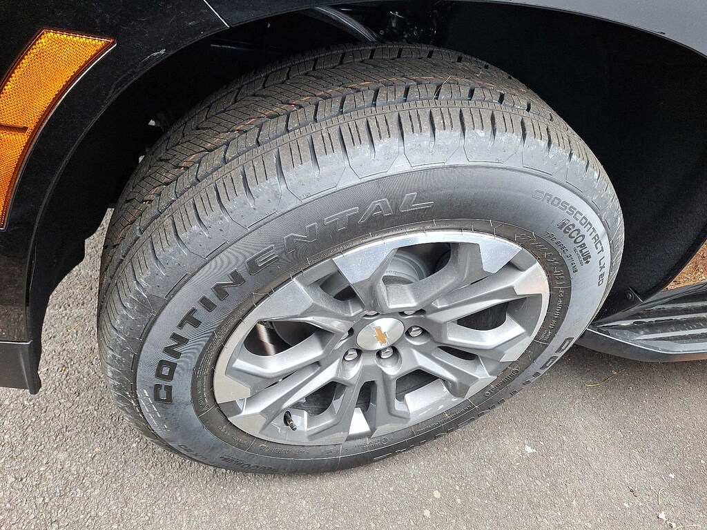 New 2026 Chevrolet Suburban LT SUV