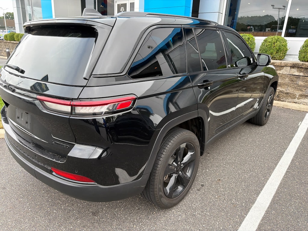 Used 2023 Jeep Grand Cherokee Limited SUV