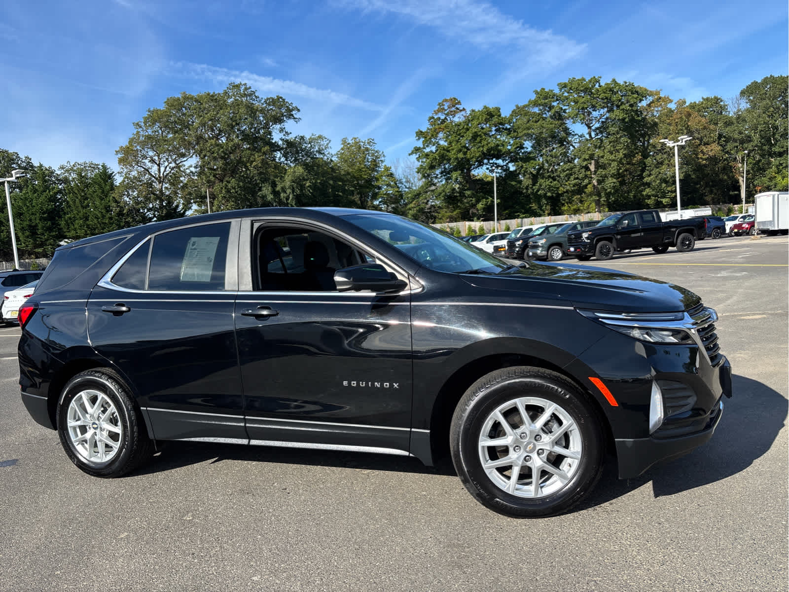 2023 Chevrolet Equinox LT photo 2