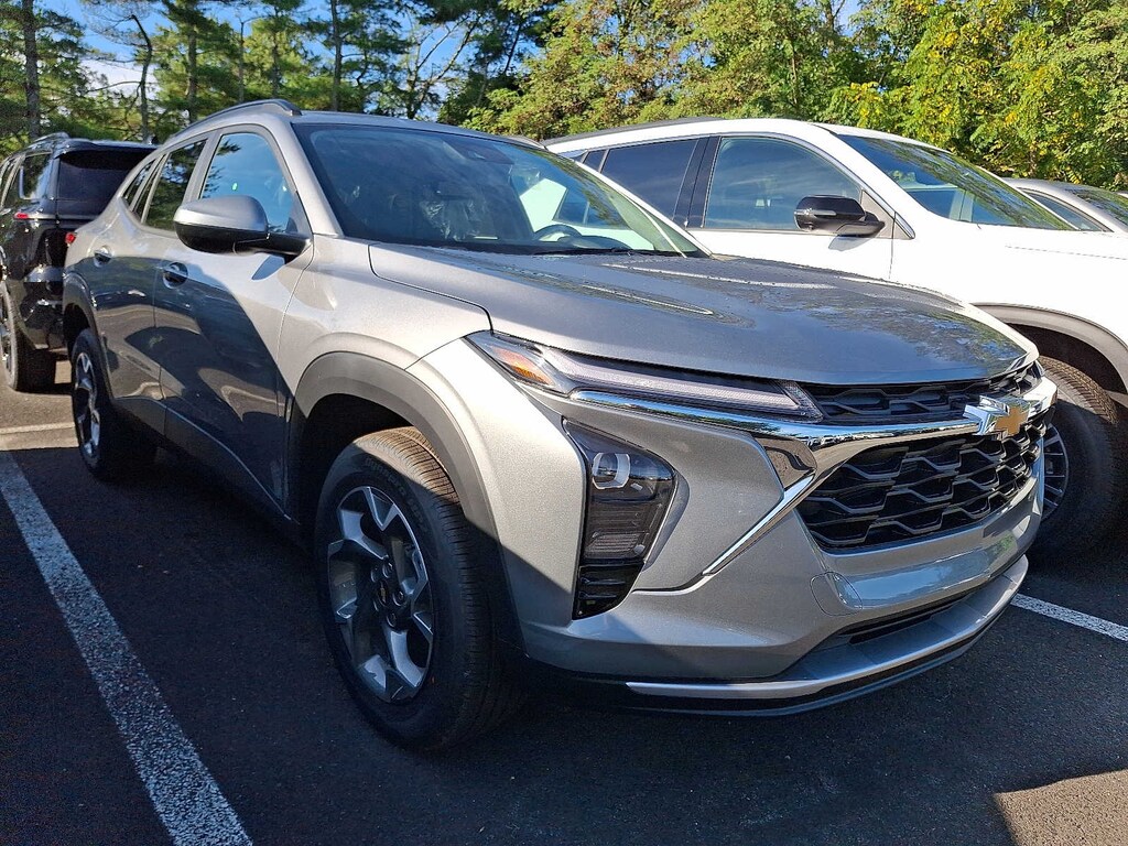 New 2025 Chevrolet Trax LT SUV