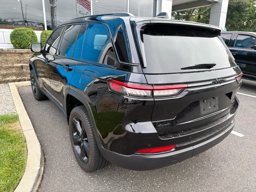 Used 2023 Jeep Grand Cherokee Limited SUV