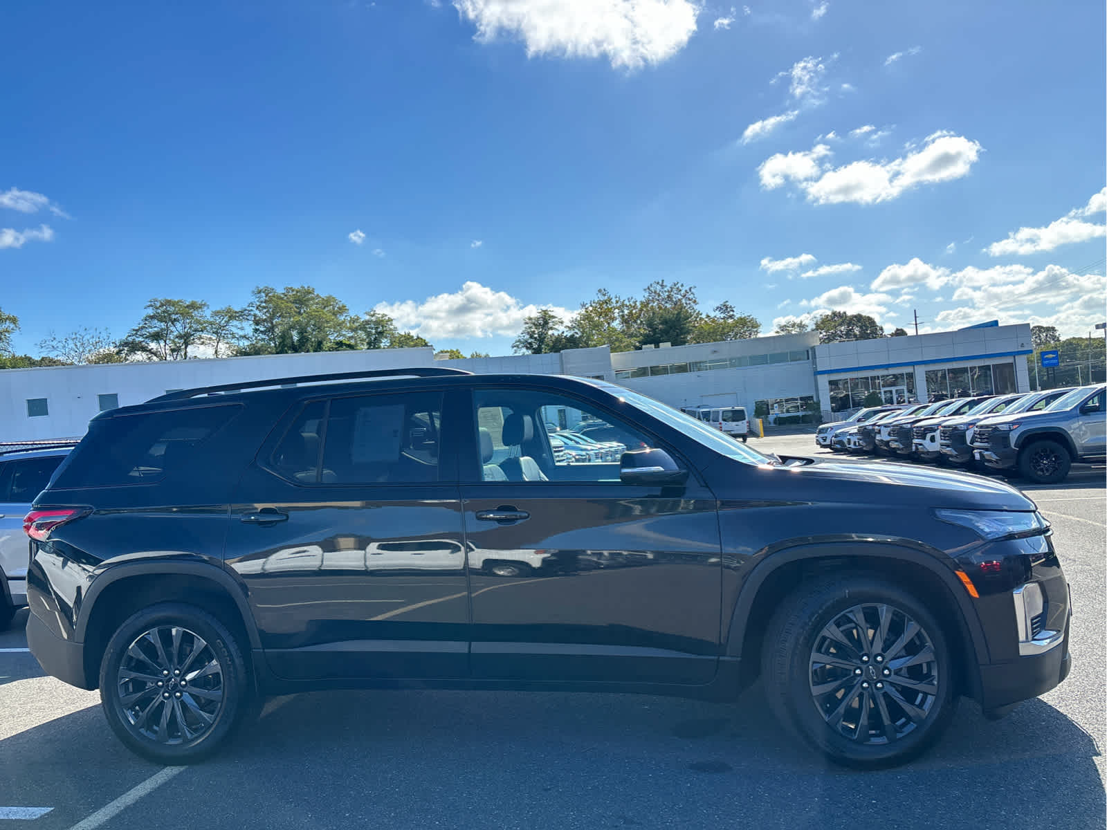 2023 Chevrolet Traverse RS photo 2