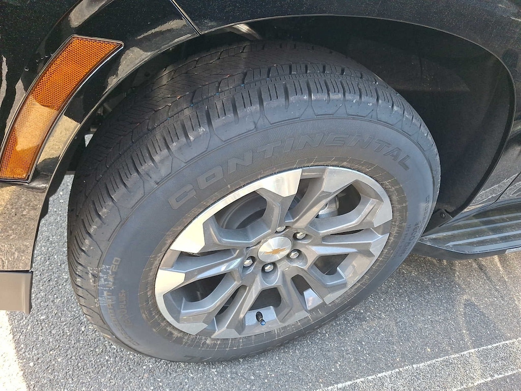New 2026 Chevrolet Suburban LT SUV