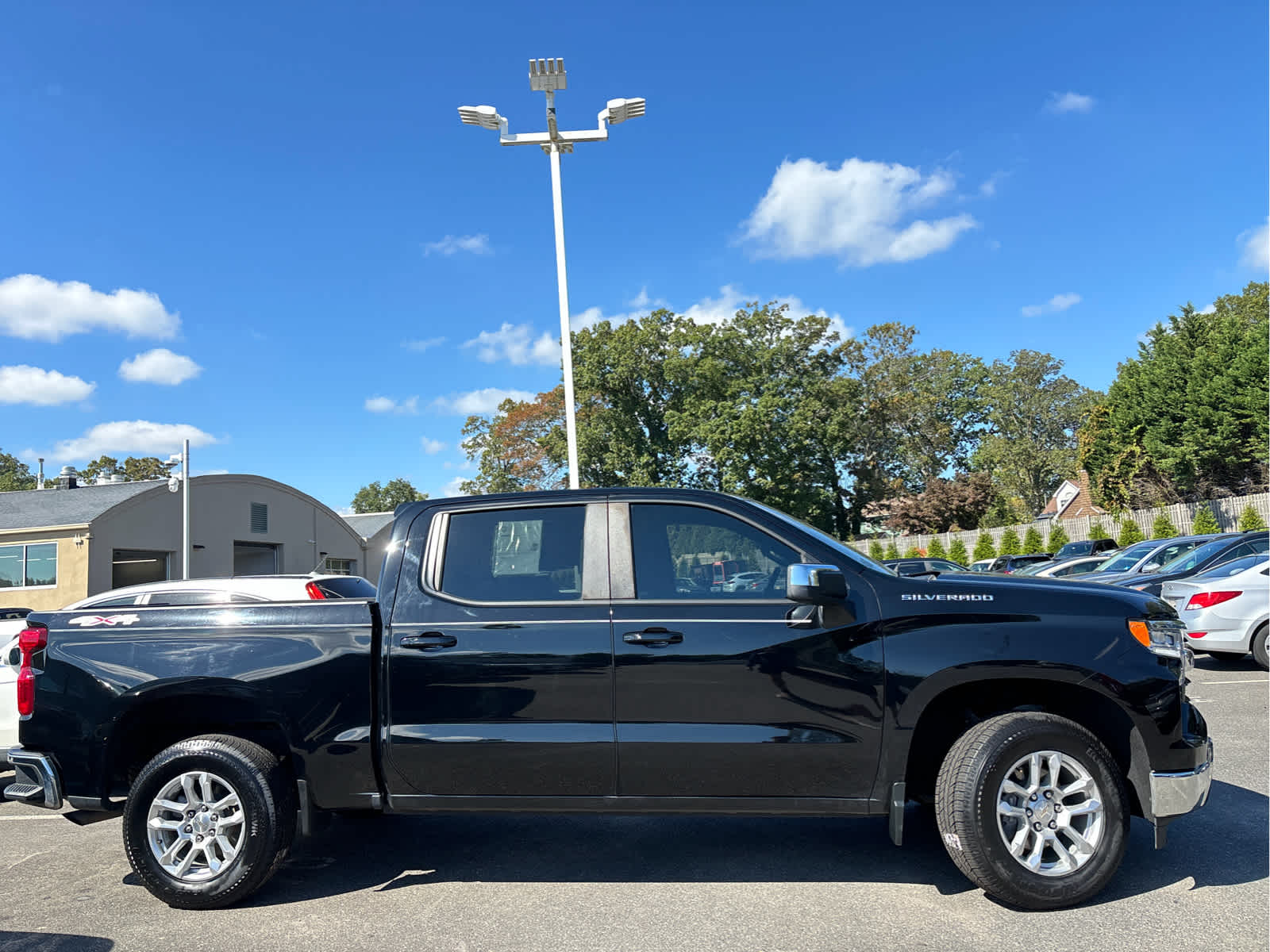 2023 Chevrolet Silverado 1500 LT photo 3