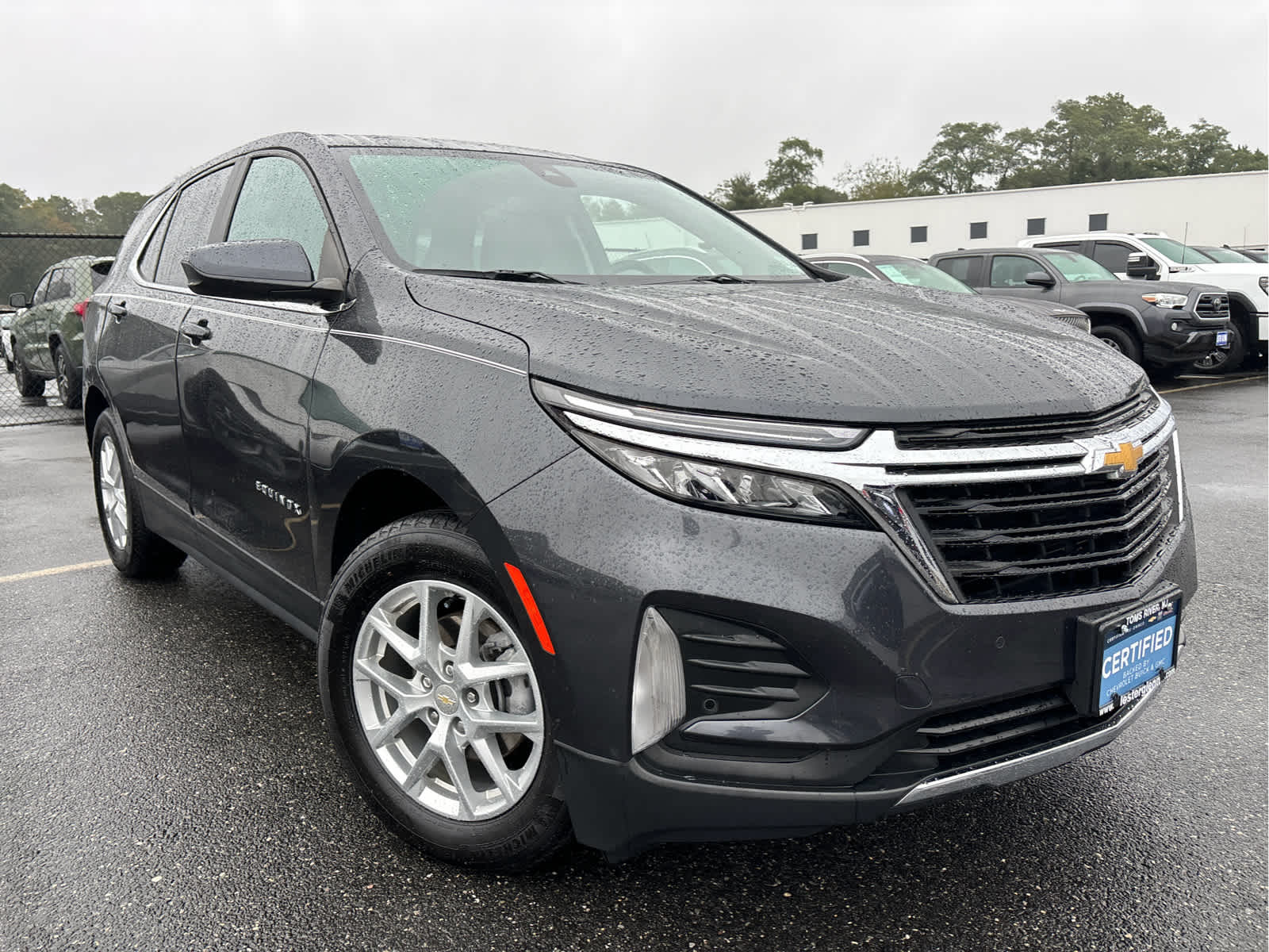 2022 Chevrolet Equinox LT photo 2