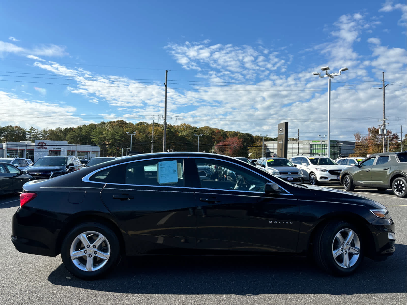 2022 Chevrolet Malibu LS photo 2