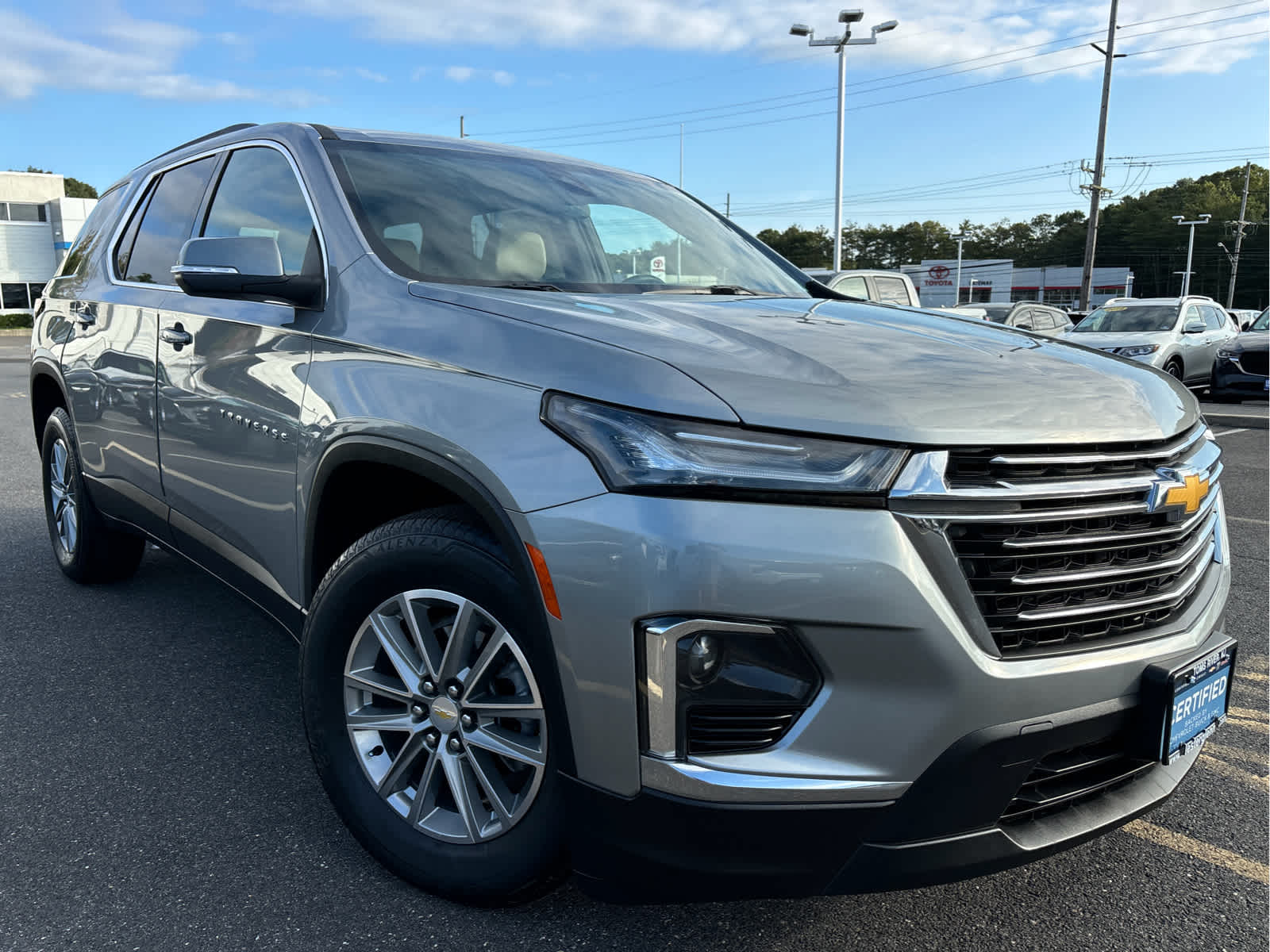 2023 Chevrolet Traverse Leather photo 2